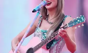 At her Dublin concert, Taylor Swift plays up the Ireland connect of her album ‘Folklore’