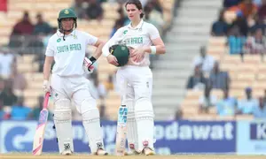 Wolvaardt, Luus fightback as South Africa stretch one-off Test to final day against India