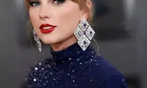 Taylor Swift gets stuck as her stage malfunctions during concert in Dublin