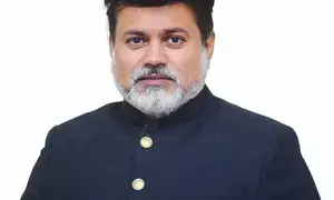 Maha govt to set up committee for rehabilitation of slums on railway lands