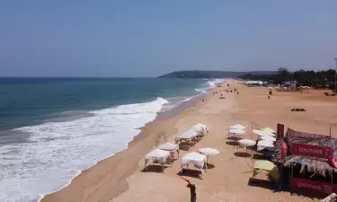 3 women booked for massage on Goa beach