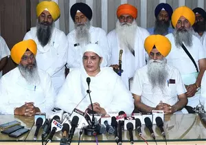 Rebel Akali leaders seek apology from Akal Takht Jathedar for sacrilege incidentsRebel Akali leaders seek apology from Akal Takht Jathedar for sacrilege incidents
