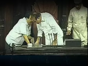 As Rahul taunts LS Speaker, BJP digs out 2012 episode to show who bowed before whom