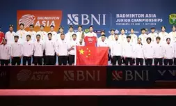 Chinas junior badminton team honours late teammate Zhang with an emotional victory