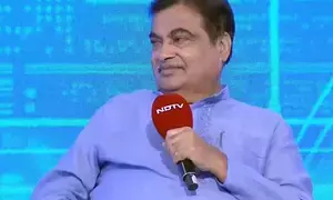 Govts focus on non-polluting energy sources to boost private, public transport: Gadkari