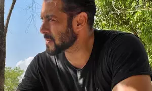 Salman Khan flaunts new hairdo in brand new pic on Instagram