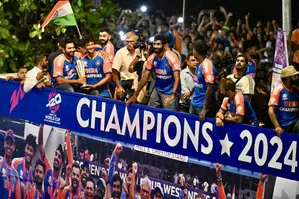 Love u all my Team India, SRK lauds WC heroes as celebrations continue in Mumbai