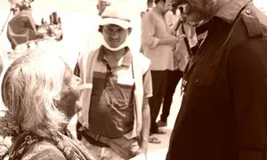 Akshay Kumar offers help to elderly woman boarding her first flight on Sarfira set