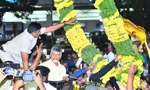 Chandrababu Naidu arrives in Hyderabad to warm welcome by supporters