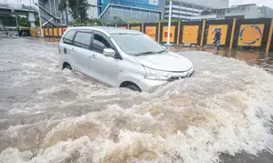 Landslides in Indonesia: Death toll rises to 11, 17 missing