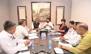 Telangana CM urges NHAI to start Hyderabad-Vijayawada highway expansion