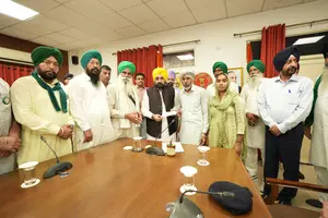 Punjab CM gives Rs 1 cr compensation to kin of farmer killed at Punjab-Haryana border Punjab CM gives Rs 1 cr compensation to kin of farmer killed at Punjab-Haryana border