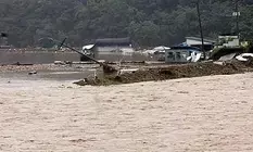 Death toll rises to five as heavy rains lash South Korea (Ld)