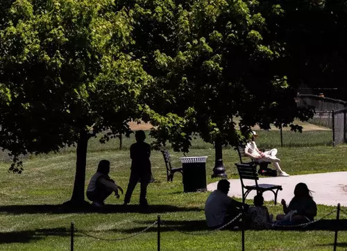 Scorching heat grips western U.S., fueling wildfires