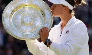Wimbledon 2024: Krejcikova overcomes Paolini in three sets for first title at SW19 (Ld )