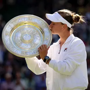 Wimbledon 2024: Krejcikova overcomes Paolini in three sets for first title at SW19 (Ld )