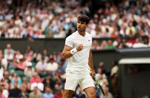 Alcaraz defends Wimbledon title with stunning victory over Djokovic