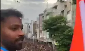 Over 3.5 lakh fans welcome Hardik Pandya in victory parade in Vadodara homecoming