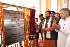 Haryana CM opens Asias largest apple market in Pinjore