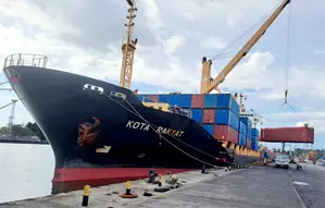 First vessel of China Calcutta Service enters Kolkata Port