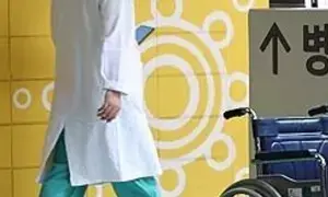 Medical professors in S.Korea warn of boycotting junior doctors  training amid standoff