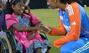 Women’s Asia Cup: Indias Smriti Mandhana gifts phone to young cricket fan in wheelchair