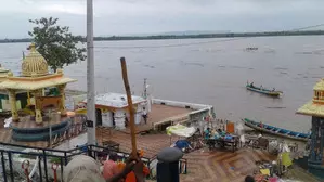 Godavari crosses first danger mark at Telanganas Bhadrachalam