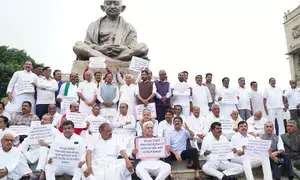 Cong protests, slams ED bid to pressurise officer to name Ktaka CM, Dy CM in tribal Board case
