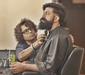Celebrity hairstylist Alex Vijaykanth confirms Yash’s latest look for ‘Toxic’ Celebrity hairstylist Alex Vijaykanth confirms Yash’s latest look for ‘Toxic’
