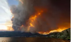 17,500 people flee wildfires in Canada