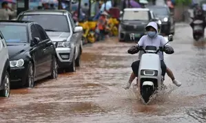 Heavy rains hit Beijing