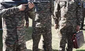 Army chief visits forward areas along LoC in Kashmir