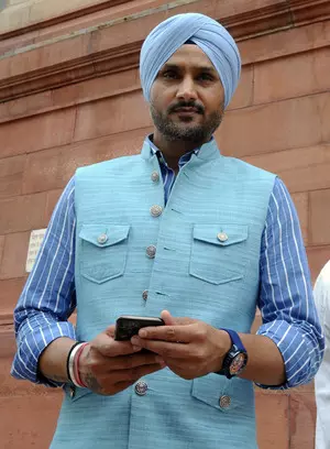 India shouldnt go to Pakistan for Champions Trophy: Harbhajan supports BCCIs decision