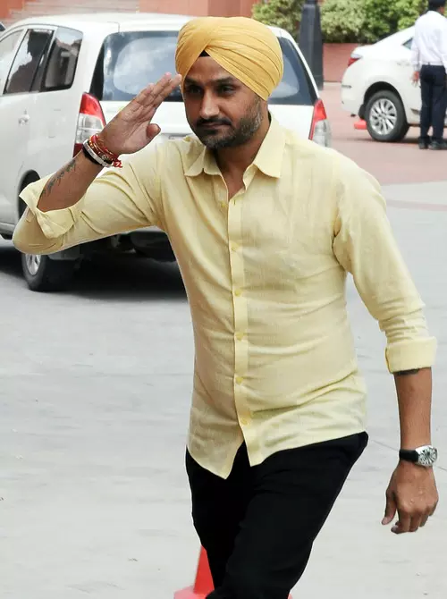 Harbhajan Singh bats for direct flights to US, Canada from Amritsar