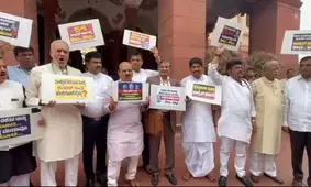 Ktaka BJP, JD(S) MPs protest in Delhi demanding CM Siddaramaiahs resignation