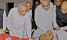 Flashback: PM Modis emotional encounter with wounded soldier during  Kargil war
