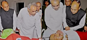 Flashback: PM Modis emotional encounter with wounded soldier during  Kargil war