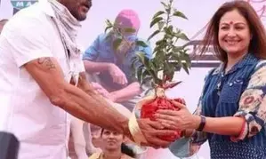 On Ayesha Jhulka’s 52nd bday, ‘bhidu’ Jackie Shroff sends special wishes