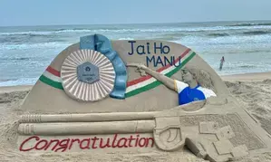 Odisha: Noted sand artist congratulates shooter Manu Bhaker with sand sculpture
