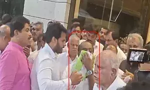 H.D. Kumaraswamy hospitalised after suffering nosebleed; discharged (Ld)