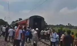 Coaches of Bihar Sampark Kranti Express detach in Samastipur, no injuries