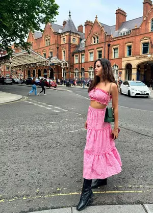 Tejasswi Prakash-Karan Kundrras romantic banter on her London snap will melt your hearts