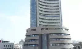 Sensex, Nifty close flat amid volatility