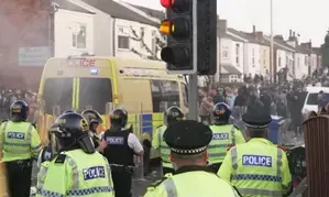 UK: Violent mob clashes with cops outside mosque in Southport