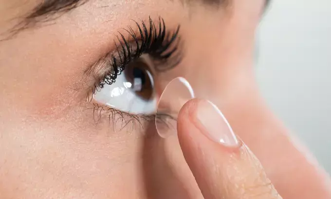 Hidden Dangers of Contact Lenses: Experts Warn of Potential Eye Damage