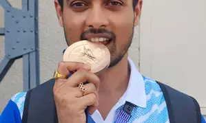 Maharashtra hails Olympic medalist Swapnil Kusale; announces Rs 1 crore reward