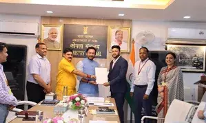 Coal Minister hands over 10 coal mines to successful bidders