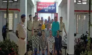 8 more Bangladeshi nationals, two Indian touts held in Tripura