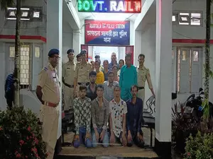 8 more Bangladeshi nationals, two Indian touts held in Tripura