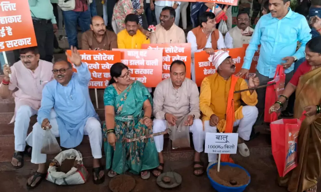 Suspended BJP MLAs Protest by Selling Sand Outside Jharkhand Assembly, Criticize Government’s Sand Policy